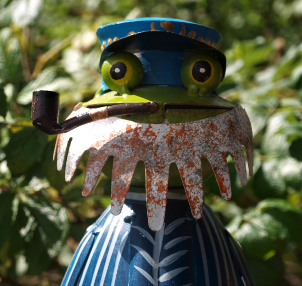 Zaunhocker Frosch Seemann Metall Pfahlhocker Zauntiere maritime Gartendeko AP