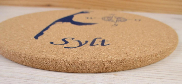 Maritimer Topfuntersetzer Sylt aus Kork Ø 20,5cm Höhe Sylt Windrose Inselsilhouette Rund